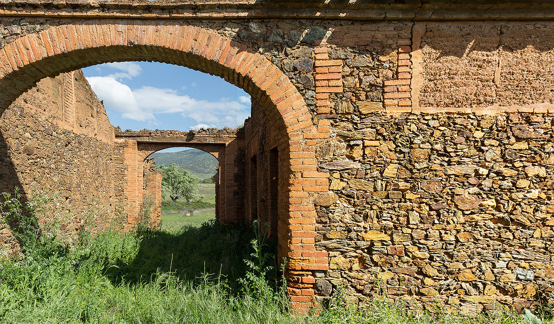 Abandoned farm, cortijo abandonado, Logrosan, España 2019
