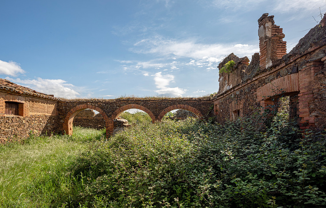 Abandoned farm, cortijo abandonado, Logrosan, España 2019