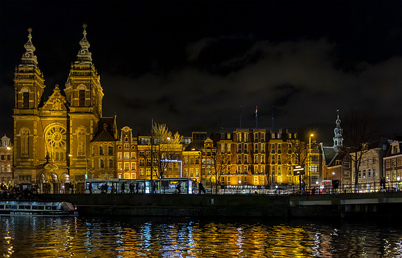 Amsterdam, Prins Hendrikkade & St Nicolas kerk 2014