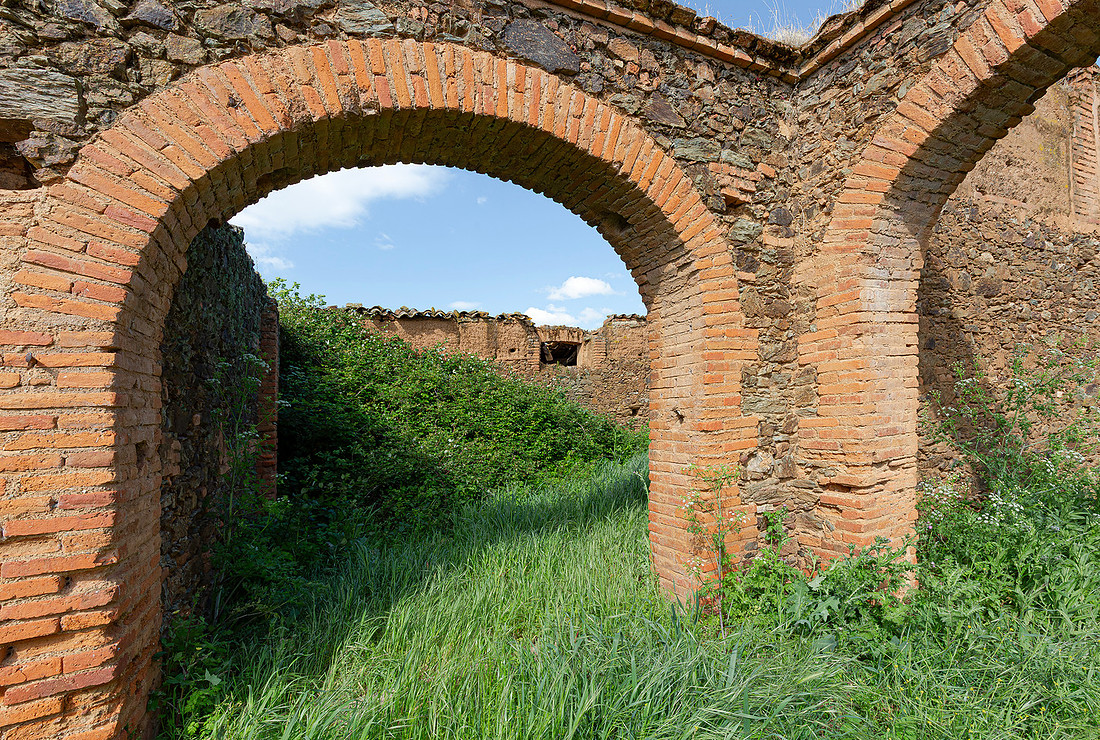 Abandoned farm, cortijo abandonado, Logrosan, España 2019