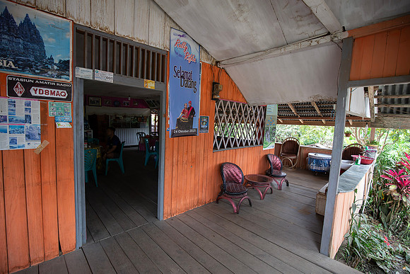 De eetzaal in Wuasa, Sulawesi, de plek waar we de aardbeving bij Palu, op 28 sept. 2018 ondervonden