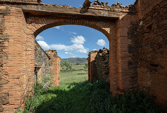 Abandoned farm, cortijo abandonado, Logrosan, España 2019