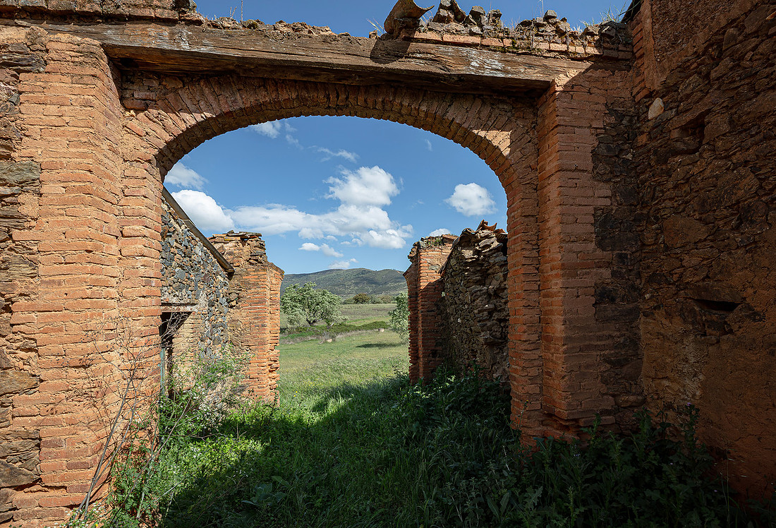 Abandoned farm, cortijo abandonado, Logrosan, España 2019
